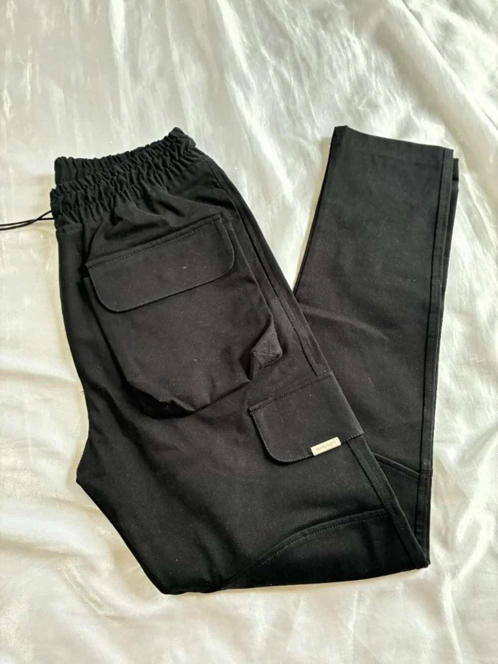 Represent Black Cargo Skinny Joggers. sz M